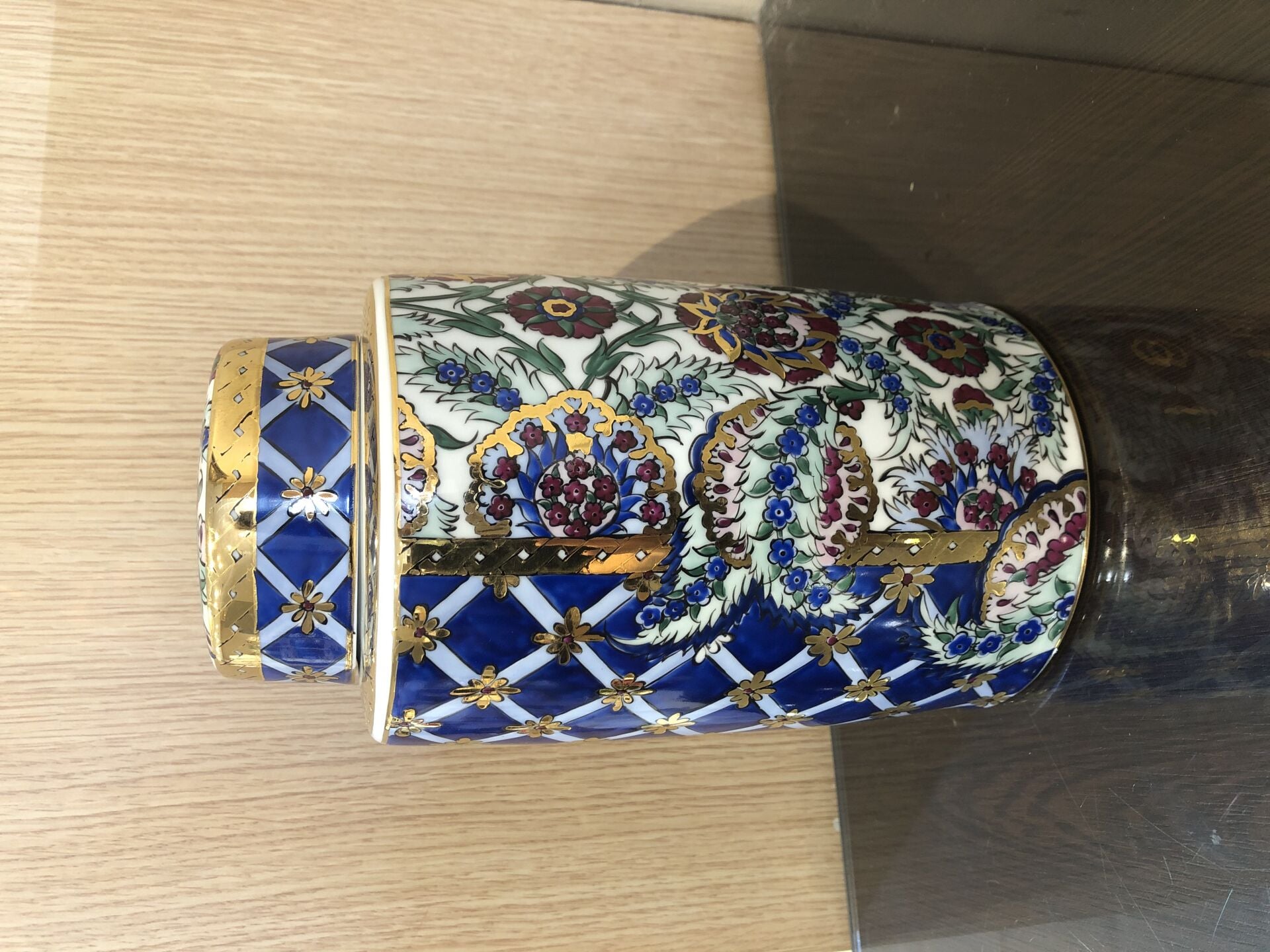 GÜRAL PORSELEN 26 CM EL DEKORU VAZO