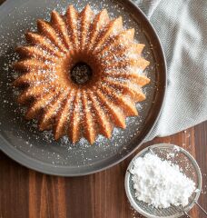 Nordicware Brillance Bundt Kek Kalıbı - 5 Cup Gold