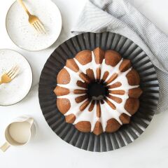 Nordicware 60. Yıl Özel Bundt Kek Kalıbı - 12 Cup Gold