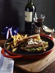 Staub Çift Kulplu Döküm Izgara Tava Kırmızı Yuvarlak 26 cm