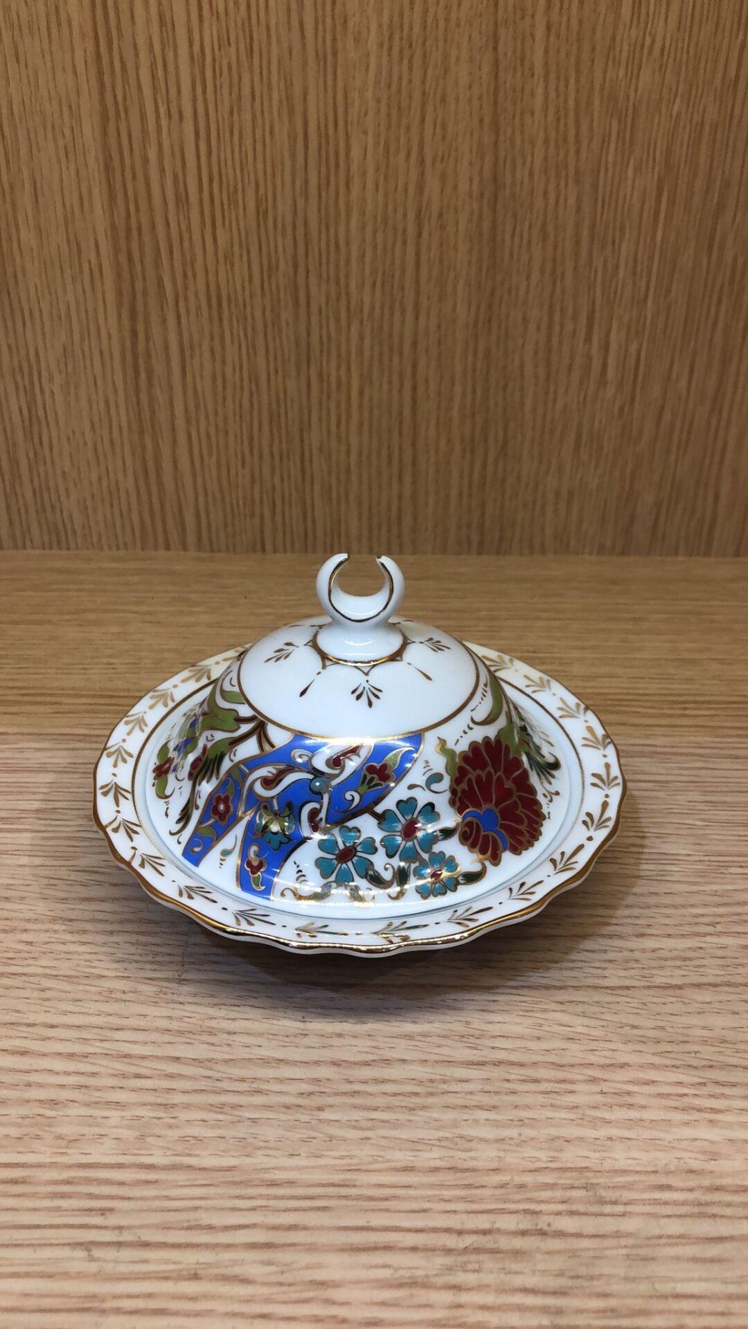 Güral Porselen Nazende El Dekoru Altın Yaldızlı 13 Cm Şekerlik