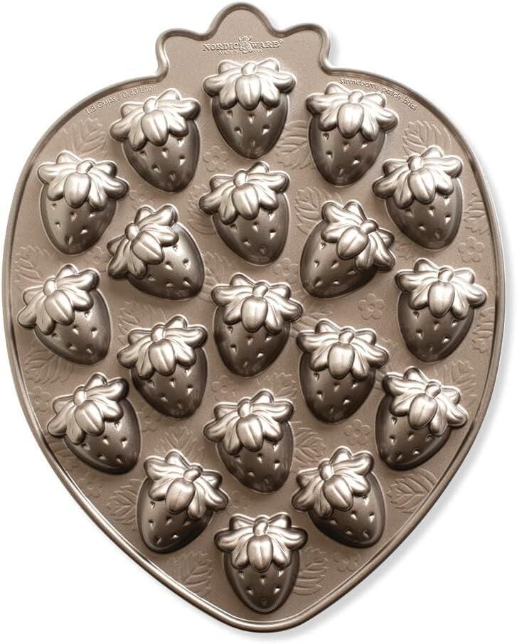 Nordicware Mini Çilekler Kek Kalıbı