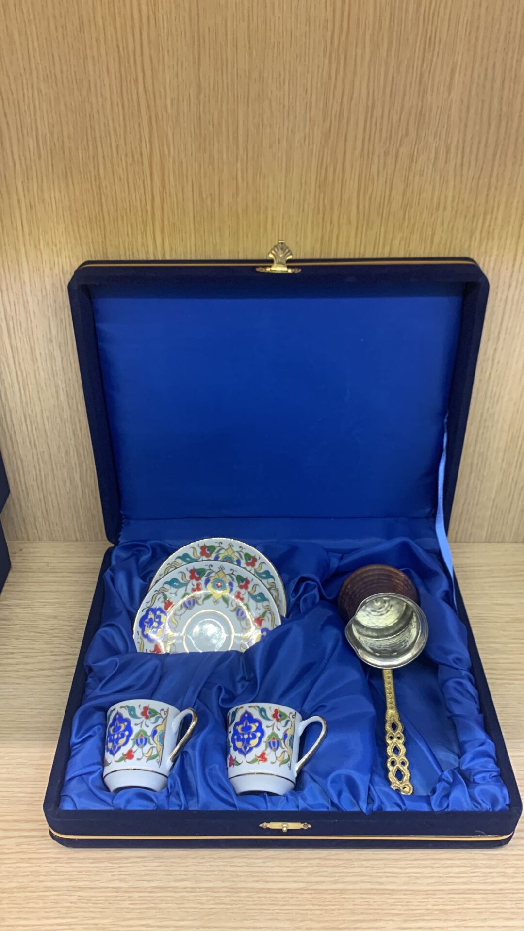 Güral Porselen 5 Parça İki Kişilik El Dekoru Altın Yaldızlı Kahve Fincan Takımı Kadife Kutulu Bakır Cezveli