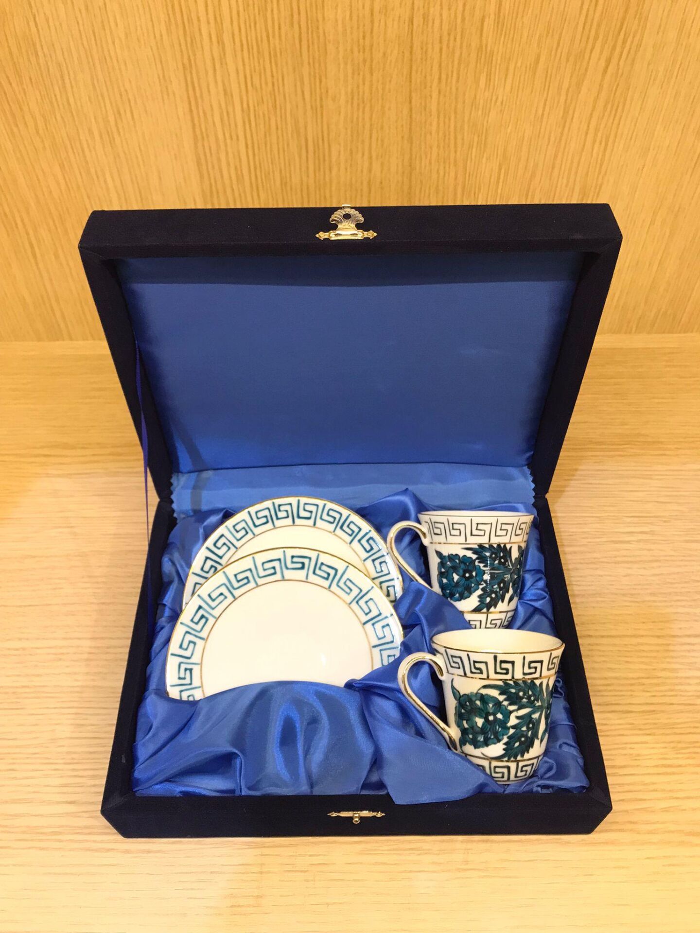 Güral Porselen El Dekoru 2 Kişilik Türk Kahve Fincan Takımı Altın Yaldızlı Kadife Kutulu