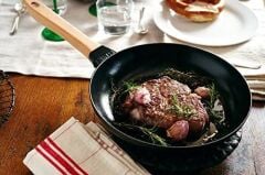 Staub Demir Döküm Kızartma Tavası Ahşap Saplı 20 cm