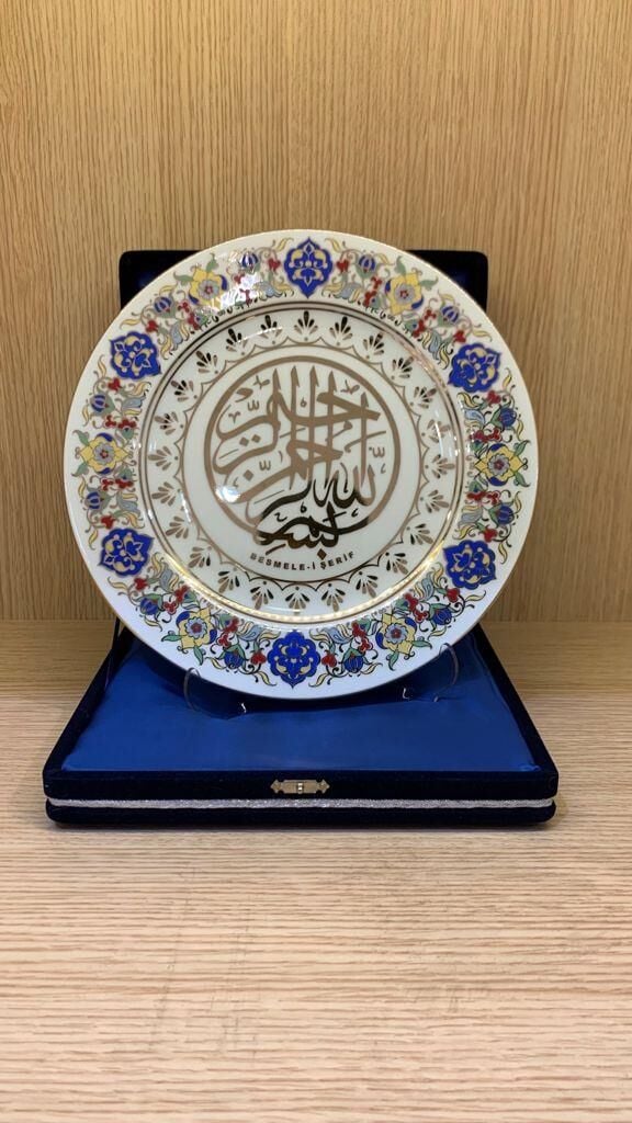 Güral Porselen 26 cm El Dekoru Duvar Tabağı Besmele-i Şerif Ayet Yazılı