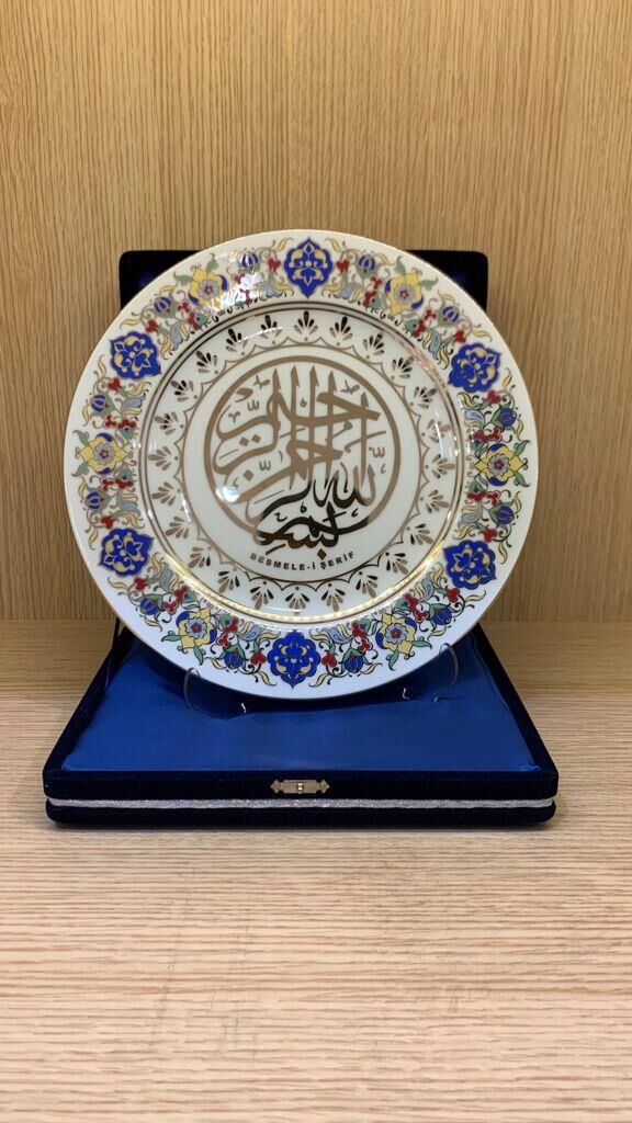 Güral Porselen 26 cm El Dekoru Duvar Tabağı Besmele-i Şerif Ayet Yazılı